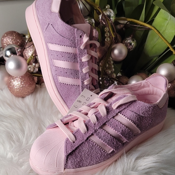 adidas gazelle silver green womens ID57334_1200x1200.jpg?v=1710411333